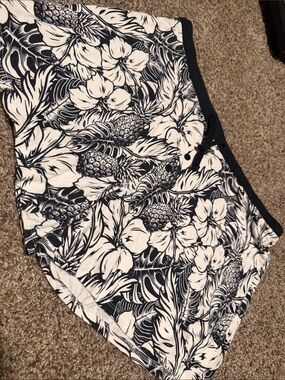 Gorgeous Cariloha black & white floral sleep / lounge shorts (XL) - EUC!